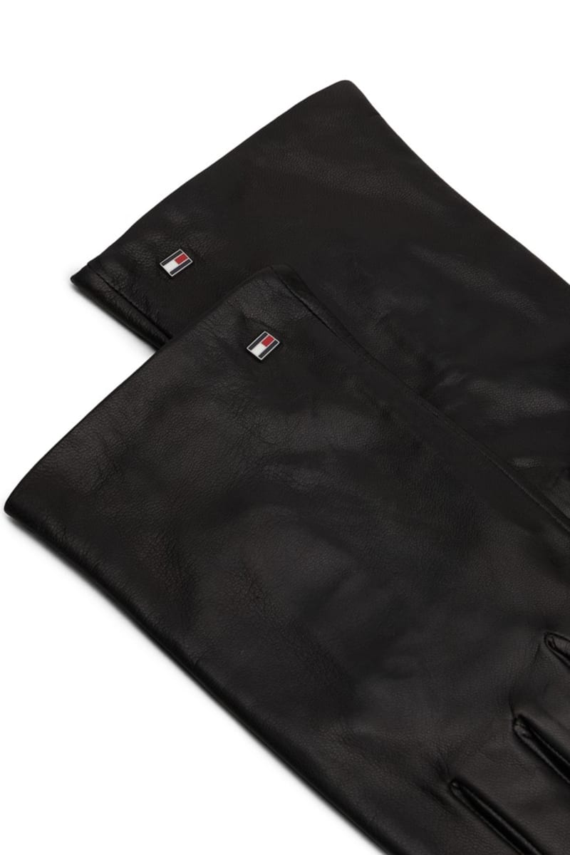 Tommy Hilfiger Essential Flag Leather Gloves in Black, leather detail
