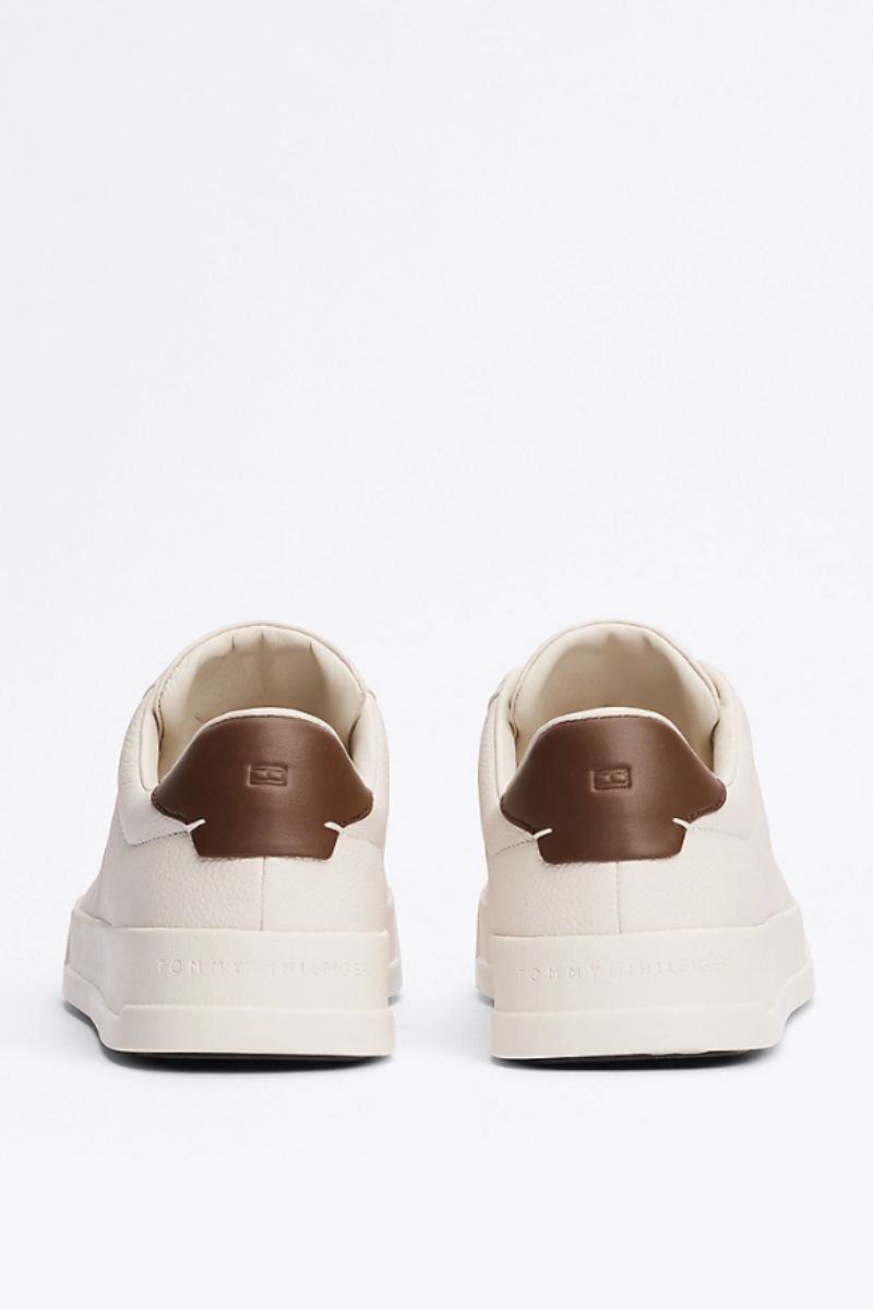 Tommy Hilfiger 5324 Tumbled Leather (Size 8)