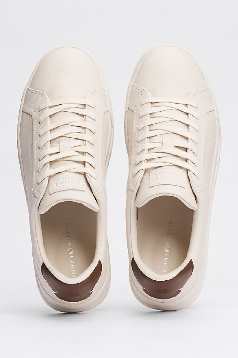 Tommy Hilfiger 5324 Tumbled Leather (Size 8)