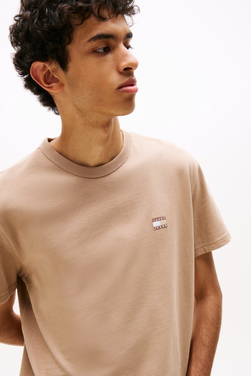 Tommy Jeans Reg Badge T-Shirt Coastal Taupe