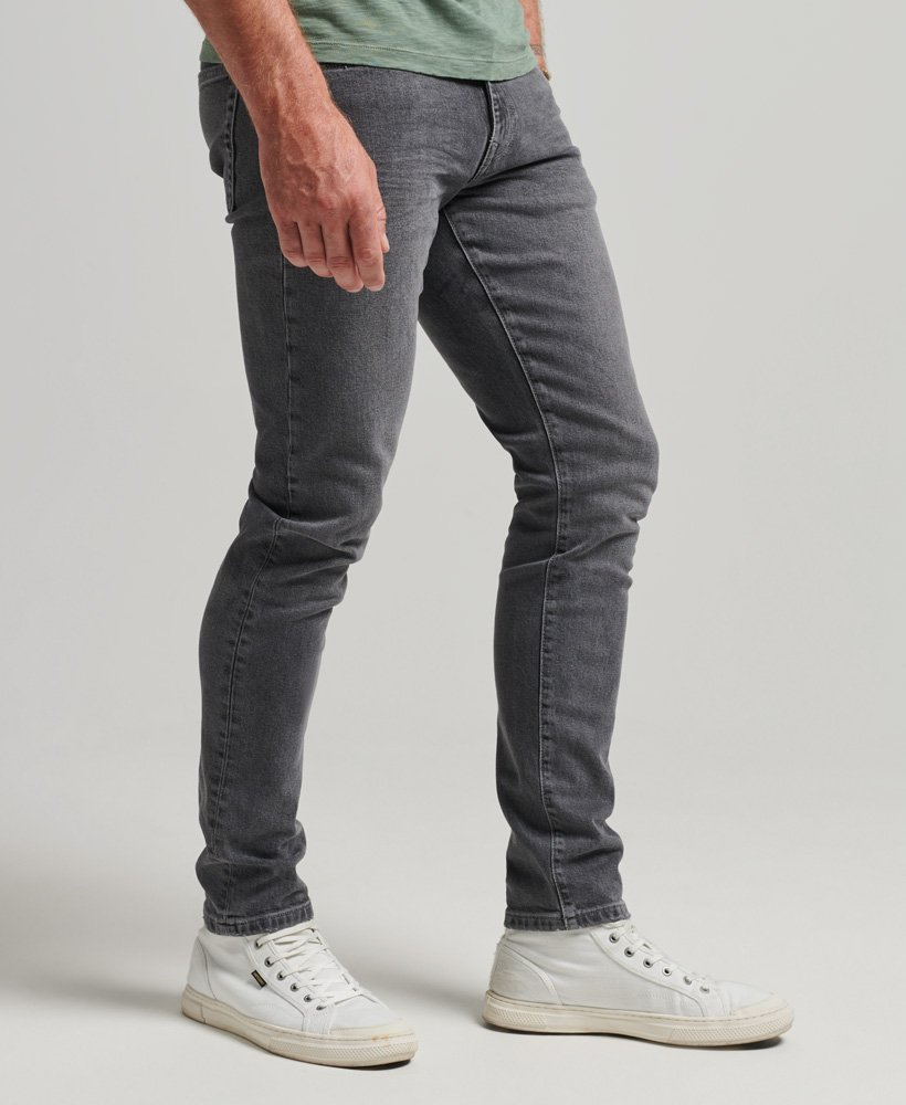 Master the Art of Washing Men's Jeans: Top Tips for Optimal Care