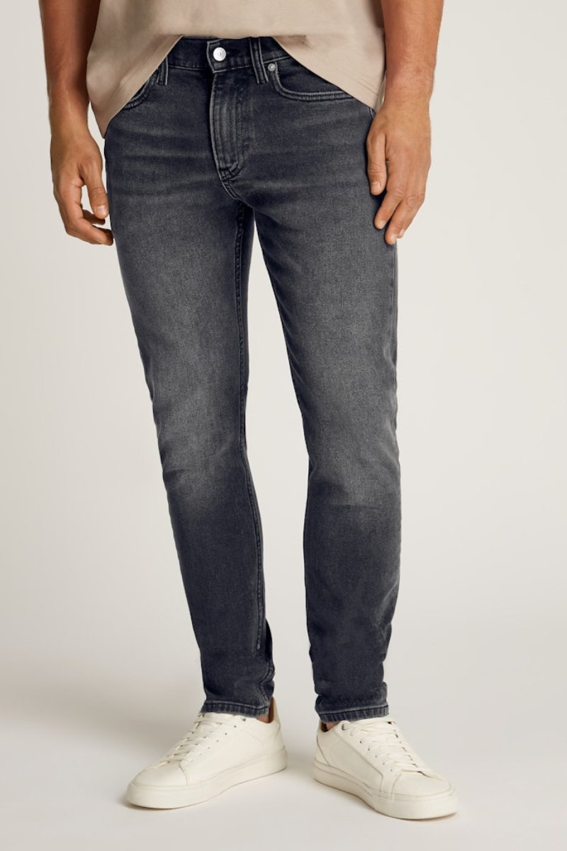 Calvin Klein 6532 Slim Taper Jean Denim Black