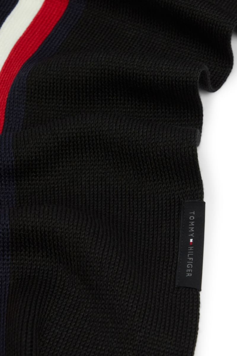 Tommy Hilfiger RWB Rashelle Scarf in Black, knit detail