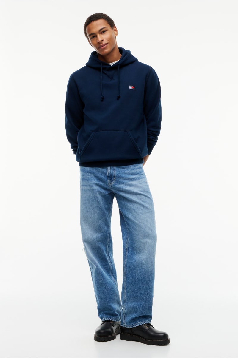 TJM Reg Badge Hoodie Aw26 - DK BLUE